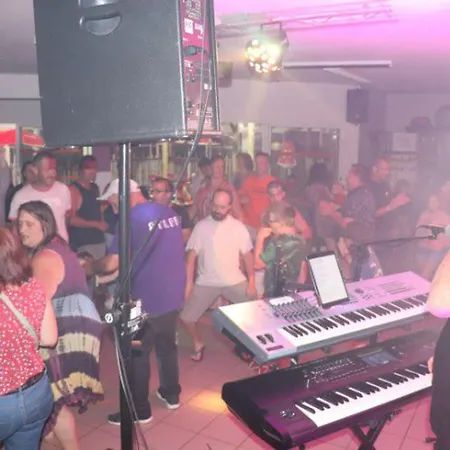 Campsite Mobil Avec Terrasse Pour 4 Personnes - Api-1-52-656 Bretignolles-sur-Mer