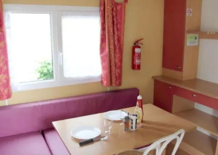 مكان تخييم Mobil Avec Terrasse Pour 4 Personnes - Api-1-52-656