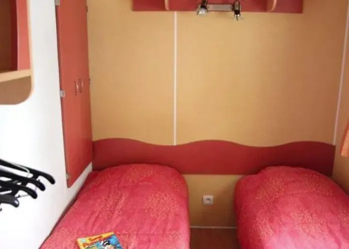 Mobil Avec Terrasse Pour 4 Personnes - Api-1-52-656 مكان تخييم *